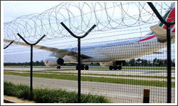 機(jī)場(chǎng)護(hù)欄網(wǎng)是機(jī)場(chǎng)不可缺少的景物 安平縣達(dá)威金屬護(hù)欄網(wǎng)廠